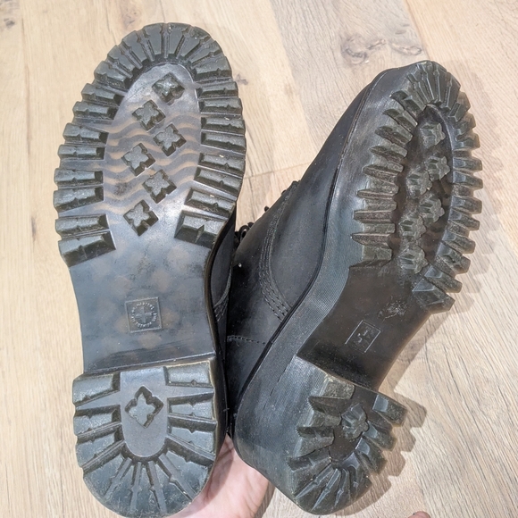 Dr. Martens Shriver Lace Up Boot - Picture 9 of 10